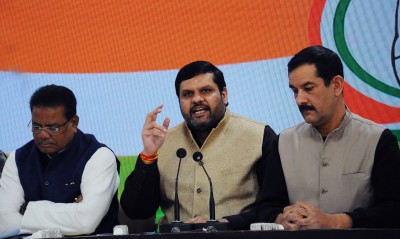 Cong demands SIT probe into 'land grab' by Assam CM's family Cong demands SIT probe into 'land grab' by Assam CM's family