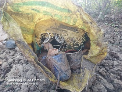 Maoists' plan to kill cops foiled in J'khand's Latehar, 25 bombs recovered Maoists' plan to kill cops foiled in J'khand's Latehar, 25 bombs recovered