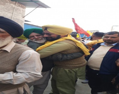 Farmers call off stir, to vacate Delhi borders on Dec 11 Farmers call off stir, to vacate Delhi borders on Dec 11