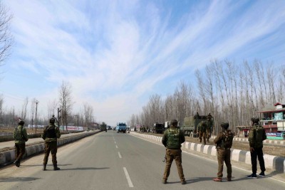Police, CRPF party fired upon at Srinagar checkpoint
