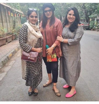 Nilu Kohli enjoys day out with co-actors Usha Bachani, Indira Krishnan Nilu Kohli enjoys day out with co-actors Usha Bachani, Indira Krishnan