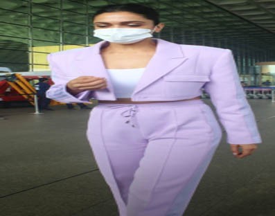 Deepika Padukone flies to Hyderabad for Nag Ashwin's magnum opus 'Project K' Deepika Padukone flies to Hyderabad for Nag Ashwin's magnum opus 'Project K'