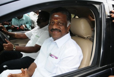 AIADMK organises protest march across state against govt's 'failures' AIADMK organises protest march across state against govt's 'failures'