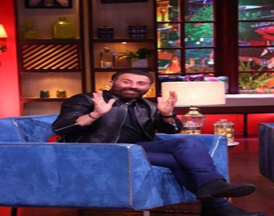 Sunny Deol recalls son Karan's reaction on dad's romantic scene with Juhi Chawla Sunny Deol recalls son Karan's reaction on dad's romantic scene with Juhi Chawla