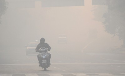 IMD forecasts rain for Delhi, AQI 'very poor' IMD forecasts rain for Delhi, AQI 'very poor'