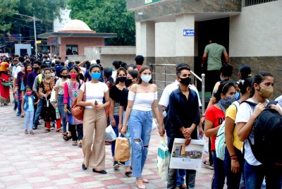 Long queues at Metro stations after new Covid-19 curbs
