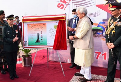 J&K Lt guv pays homage to war heroes at Balidan Stambh J&K Lt guv pays homage to war heroes at Balidan Stambh