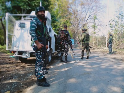 Gunfight breaks out in J&K's Shopian Gunfight breaks out in J&K's Shopian