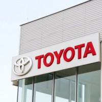 Toyota to charge $80 a year for starting cars with key fob