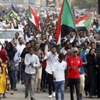 Sudanese protesters reach presidential palace, demand civilian rule