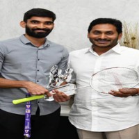 Andhra CM grants land for badminton academy to Kidambi Srikanth