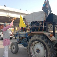Farmers vacate Delhi borders, start leaving for home