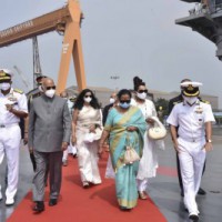 President witnesses naval ops demo, visits IAC Vikrant at Kochi