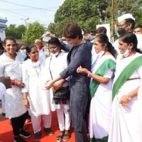 Priyanka slams AAP for not curbing air pollution in Delhi