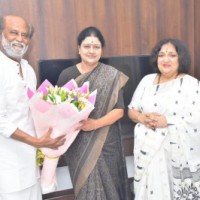 Sasikala calls on Rajinikanth at his Poes Garden residence