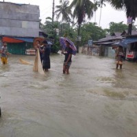 Heavy rains lash B'desh