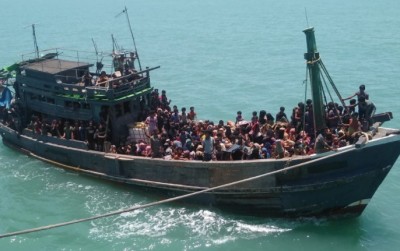 'Indian Coast Guards feeding stranded Rohingyas on high seas' 'Indian Coast Guards feeding stranded Rohingyas on high seas'