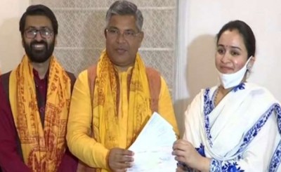 Aparna Yadav donates Rs 11 lakh for Ram temple construction Aparna Yadav donates Rs 11 lakh for Ram temple construction