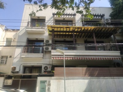 Delhi: Retd IFS officer shoots self in Defence Colony, dies Delhi: Retd IFS officer shoots self in Defence Colony, dies