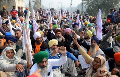 Samyukta Kisan Morcha to celebrate Feb 23 as Pagdi Sambhal Day Samyukta Kisan Morcha to celebrate Feb 23 as Pagdi Sambhal Day