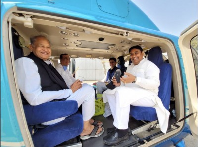 Gehlot, Pilot take same chopper as bypolls near Gehlot, Pilot take same chopper as bypolls near