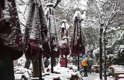 Heavy snowfall disrupts traffic in Istanbul Heavy snowfall disrupts traffic in Istanbul