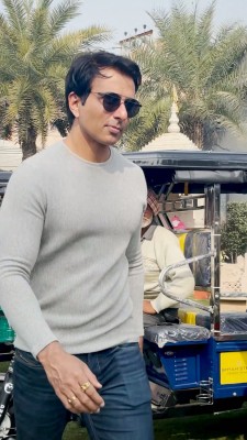 Sonu Sood to distribute e-rickshaws, starts with his hometown Moga Sonu Sood to distribute e-rickshaws, starts with his hometown Moga