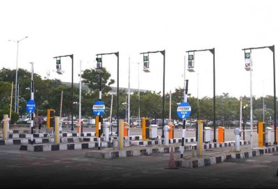 Centre makes FASTag mandatory from Monday midnight Centre makes FASTag mandatory from Monday midnight