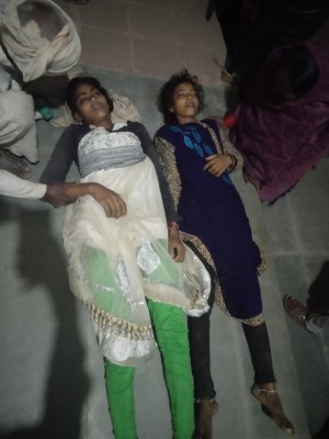 3 UP girls found unconscious in field, 2 dead 3 UP girls found unconscious in field, 2 dead