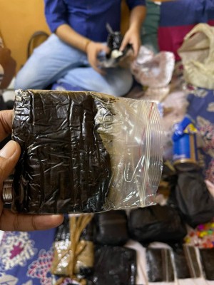 Mumbai police seize charas worth Rs 1.02 Cr, 2 nabbed Mumbai police seize charas worth Rs 1.02 Cr, 2 nabbed
