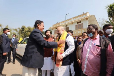 Ahead of Assam & Bengal polls, Shah meets Koch-Rajbongshi 'Maharaja'