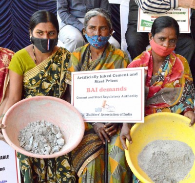 Delhi govt disburses money to construction workers Delhi govt disburses money to construction workers