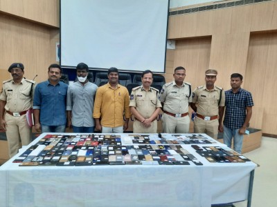 Hyd police return 200 lost cellphones to rightful owners Hyd police return 200 lost cellphones to rightful owners