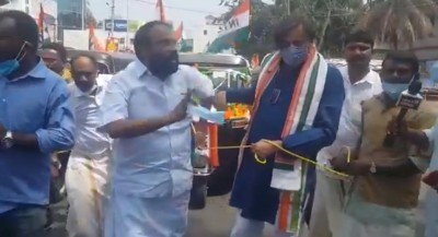 Tharoor's auto rickshaw protest against fuel price hike