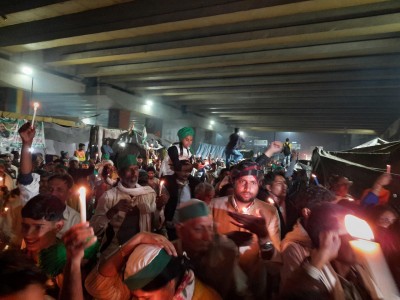 Protesting farmers hold candle march for Pulwama martyrs Protesting farmers hold candle march for Pulwama martyrs