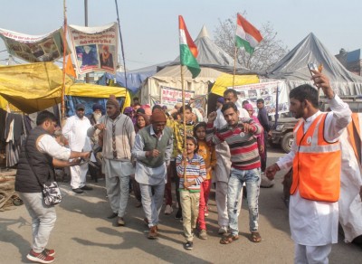 Framers at Singhu gear up to beat summer heat and continue protest Framers at Singhu gear up to beat summer heat and continue protest