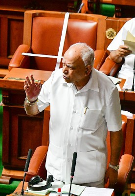 'Rich' must give up BPL ration cards before govt acts: K'taka CM 'Rich' must give up BPL ration cards before govt acts: K'taka CM