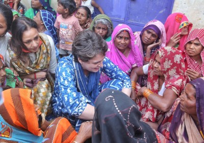 Priyanka assures UP boatmen of her support Priyanka assures UP boatmen of her support