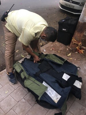 SUV with 20 gelatin sticks found dumped near Mukesh Ambani's house SUV with 20 gelatin sticks found dumped near Mukesh Ambani's house
