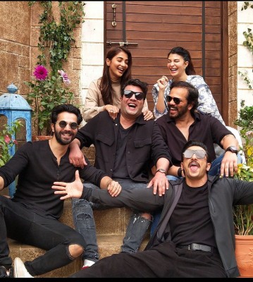 Varun Sharma had a surprise visit from Varun Dhawan on 'Cirkus' set Varun Sharma had a surprise visit from Varun Dhawan on 'Cirkus' set