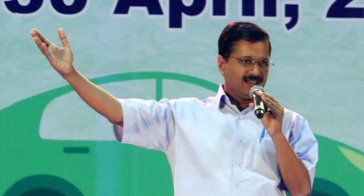 Kejriwal visits families of two late corona warriors Kejriwal visits families of two late corona warriors