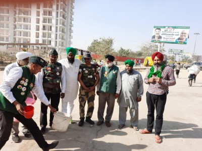 Retired Armymen support farmers at Ghazipur border Retired Armymen support farmers at Ghazipur border