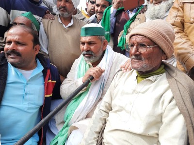 Tikait supports farmers' protest at Mahapanchayat Tikait supports farmers' protest at Mahapanchayat