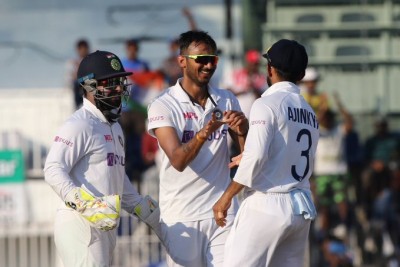 Patel ably 'replaces' Jadeja, captures maiden 10-wkt haul Patel ably 'replaces' Jadeja, captures maiden 10-wkt haul