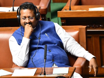 BJP leader Yatnal compares Yediyurappa's son to snake and scorpions BJP leader Yatnal compares Yediyurappa's son to snake and scorpions