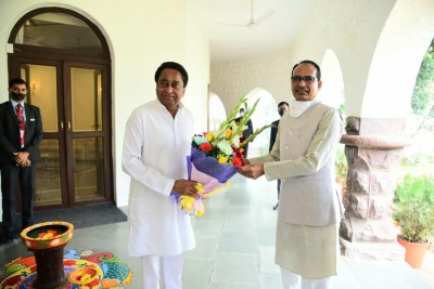 Kamal Nath meets Chouhan, discusses farm laws, farmers' stir Kamal Nath meets Chouhan, discusses farm laws, farmers' stir