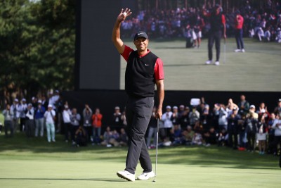 Tiger Woods awake, recovering after "long procedures to lower right leg"