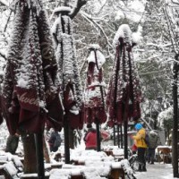 Heavy snowfall disrupts traffic in Istanbul