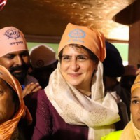 Priyanka visits Ravidas temple in Varanasi