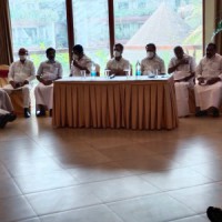 Rahul asks UDF to launch intense poll campaign in Kerala